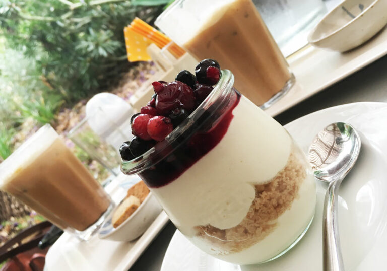 Cafe-kibbuz-Noemis_gilboa-passion-cake_kuchen